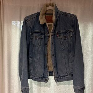 Levi's Classic Blue Denim Trucker Jacket with Sherpa Lining